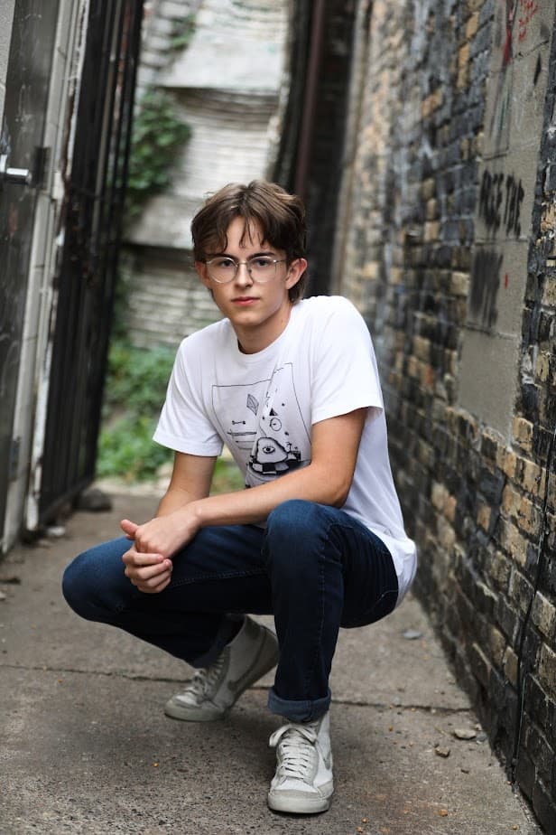 Picture of Mark squatting with aura